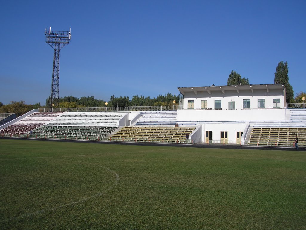 У Луганській області згорів знаменитий стадіон. Разом з окупантами (фото)